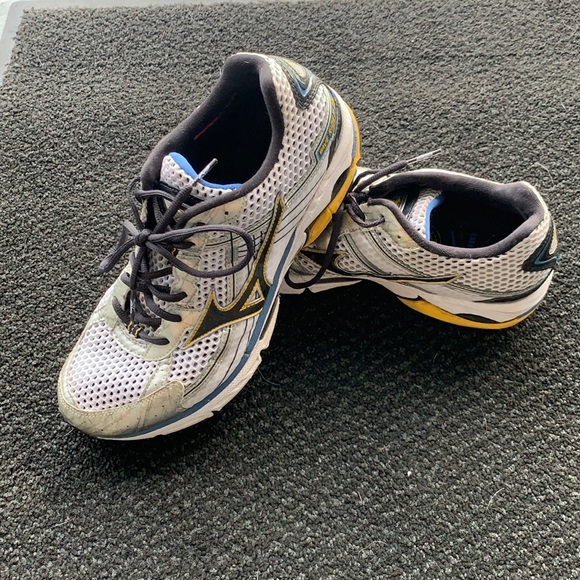 Mizuno Other - Men’s Mizuno Wave Rider Runner Shoes Size 11